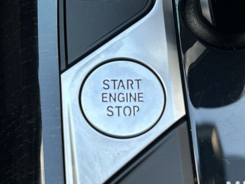 Used 2023 BMW M440i Coupe w/ Premium Package image 41