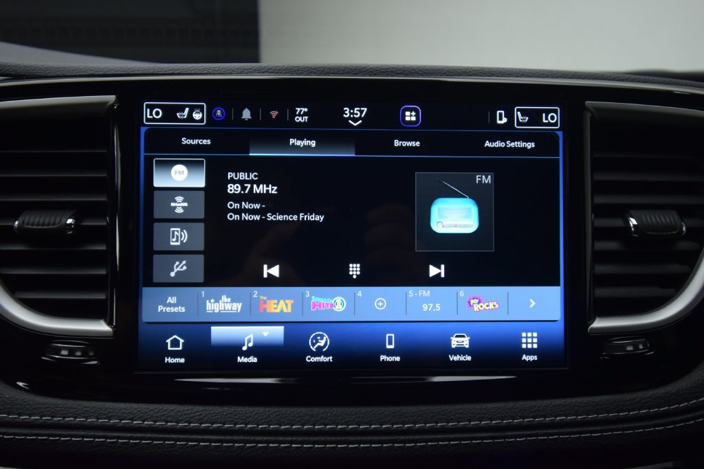 New 2027 Chrysler Pacifica Select FWD image 18