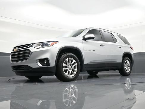 Used 2021 Chevrolet Traverse LT image 24