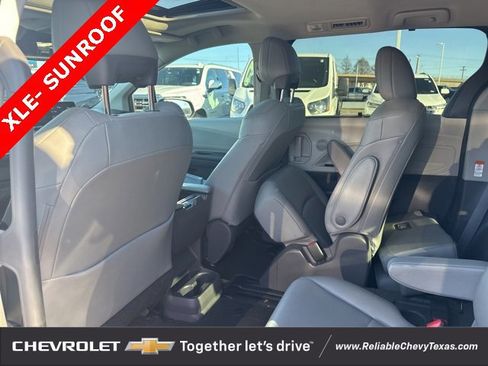 Used 2021 Toyota Sienna XLE image 17