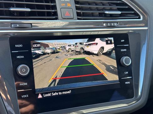 Certified 2023 Volkswagen Tiguan SE w/ Panoramic Sunroof Package image 25