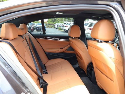 Used 2023 BMW 530e w/ Premium Package image 39