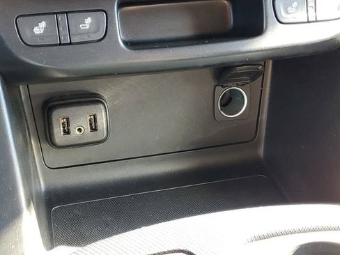 Used 2022 Chevrolet Colorado Z71 w/ Z71 Midnight Edition image 27