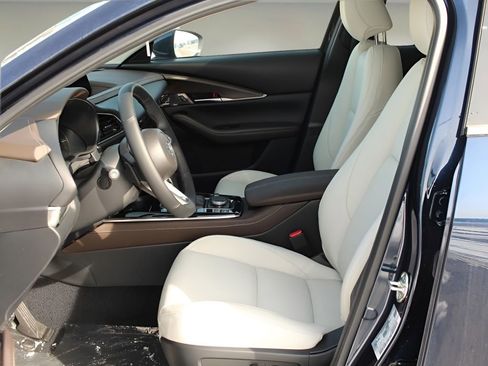 Certified 2025 MAZDA CX-30 AWD 2.5 S w/ Premium Package image 10