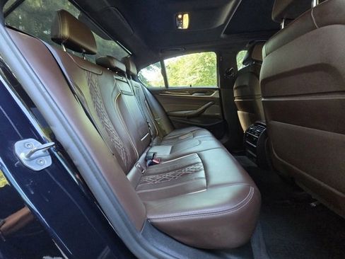 Used 2020 BMW M550i xDrive w/ Executive Package image 25