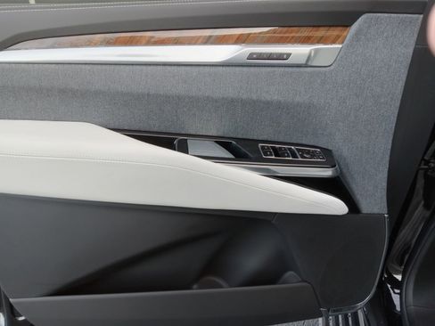 Used 2026 Cadillac Escalade Platinum Sport w/ LPO, ONYX Package image 9