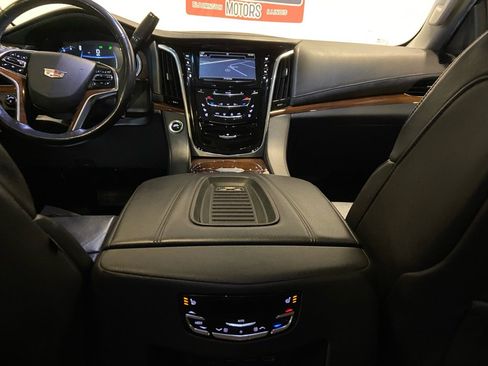 Used 2019 Cadillac Escalade Premium Luxury w/ Escalade Sport Edition image 36