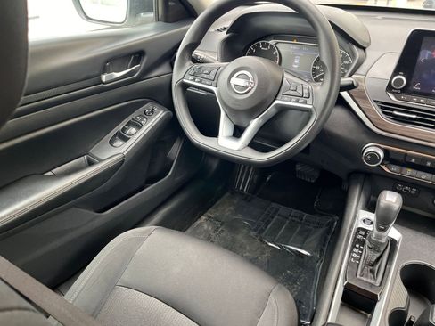 Used 2025 Nissan Altima 2.5 SV image 33