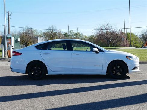 Used 2017 Ford Fusion SE image 8