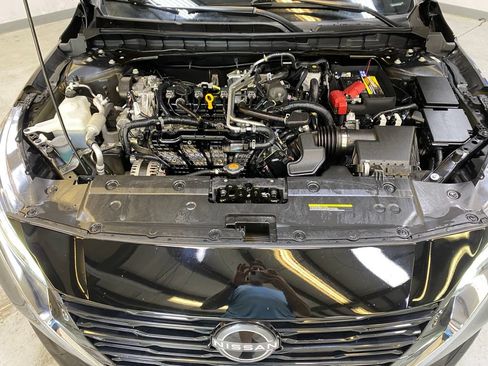 Used 2025 Nissan Altima 2.5 SV FWD image 9