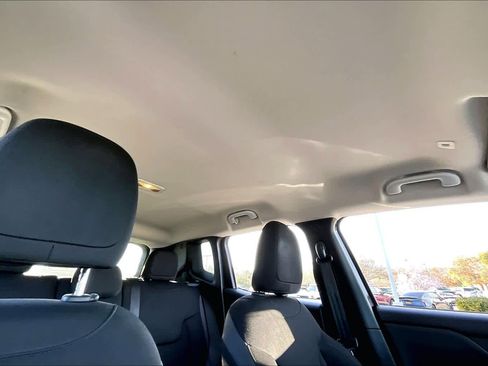 Used 2019 Jeep Renegade Altitude w/ Quick Order Package 2XM image 13