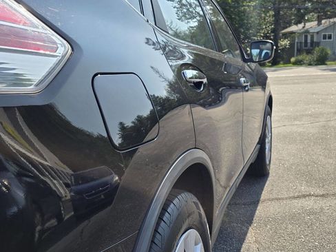 Used 2015 Nissan Rogue S image 11