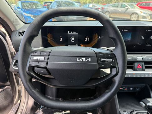 Used 2025 Kia K4 FWD image 25