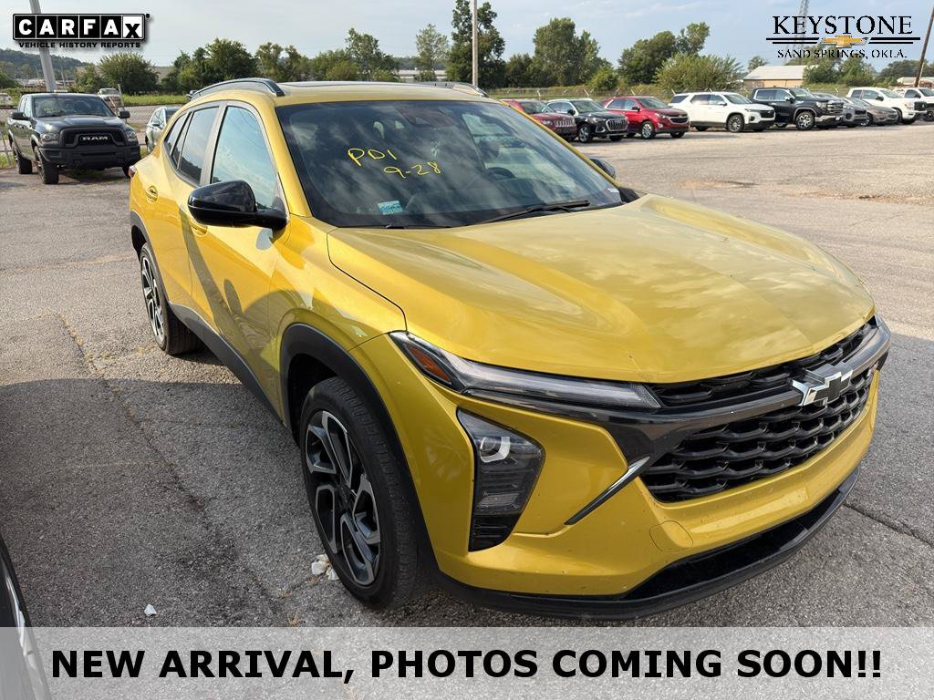 Used 2024 Chevrolet Trax RS w/ Sunroof Package FWD image 1