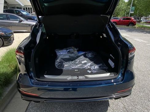 New 2024 Maserati Levante Trofeo image 9