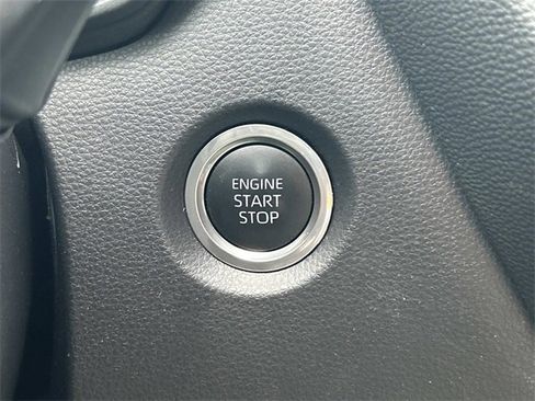 Used 2025 Toyota Corolla SE image 24