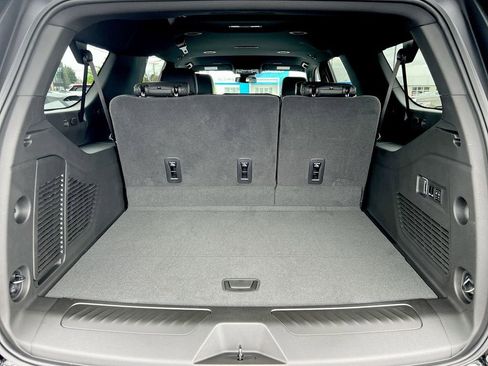 New 2026 Chevrolet Suburban LT AWD/4WD image 21