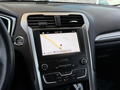Used 2019 Ford Fusion SE FWD image 30