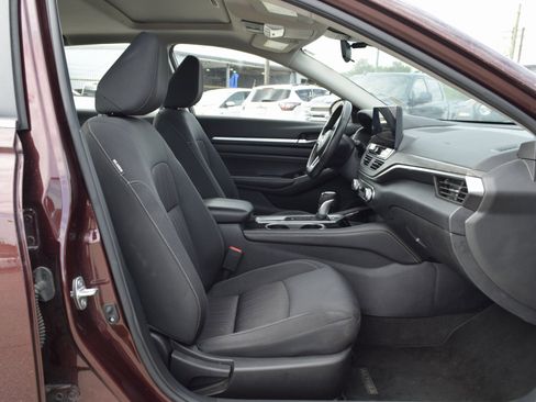 Used 2023 Nissan Altima 2.5 SV w/ SV Premium Package image 24