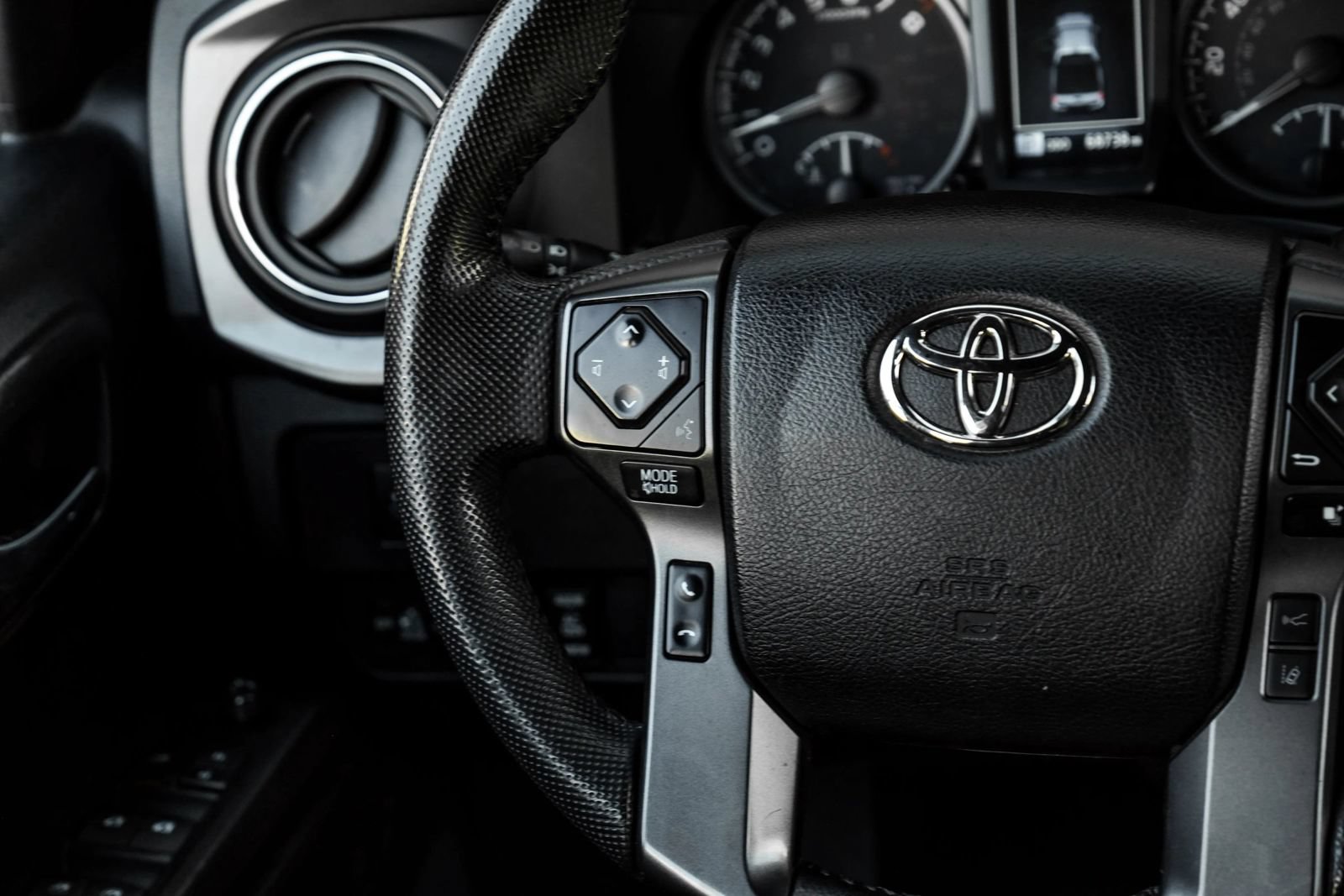 Used 2021 Toyota Tacoma TRD Off-Road w/ Technology Package AWD/4WD image 14