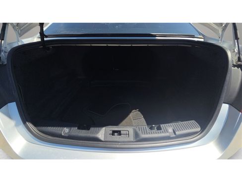 Used 2018 Ford Taurus SE image 16