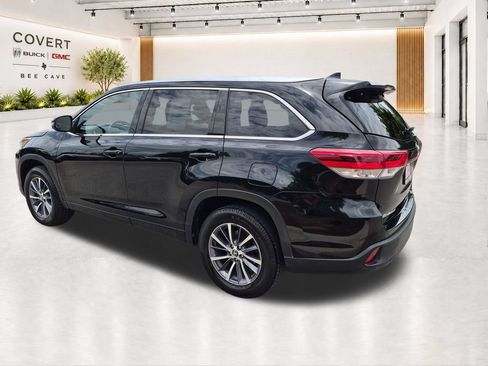 Used 2017 Toyota Highlander XLE FWD image 8