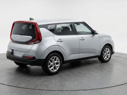 Used 2025 Kia Soul LX w/ LX Technology Package FWD image 9