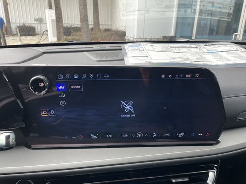 New 2025 Chevrolet Traverse LT w/ Enhanced Driving Package image 26