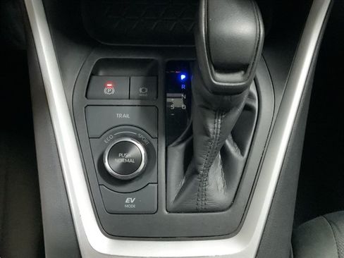 Used 2022 Toyota RAV4 XLE AWD/4WD image 27