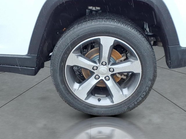 Used 2023 Jeep Grand Cherokee Limited AWD/4WD image 4