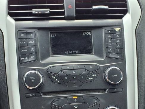 Used 2016 Ford Fusion SE w/ Equipment Group 201A FWD image 14