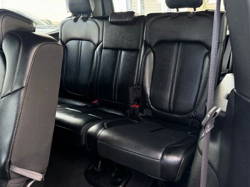 Used 2024 Jeep Wagoneer Series II w/ Flexible Seating Group RWD image 29