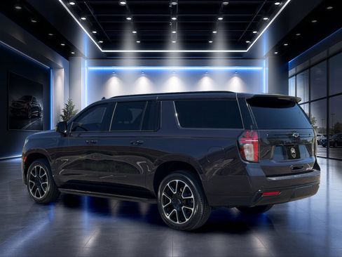 Used 2023 Chevrolet Suburban RST w/ Luxury Package AWD/4WD image 7