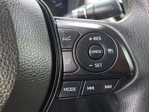 Used 2022 Toyota Corolla LE image 21