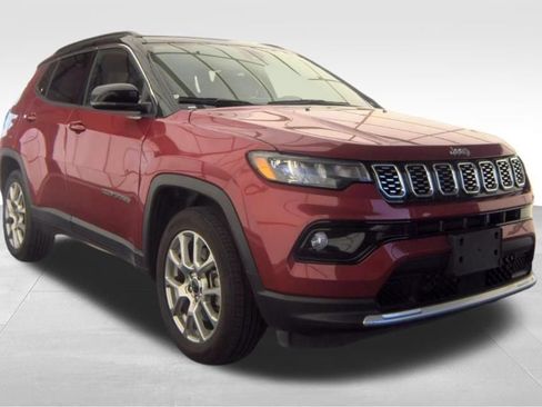 Used 2025 Jeep Compass Limited AWD/4WD image 1