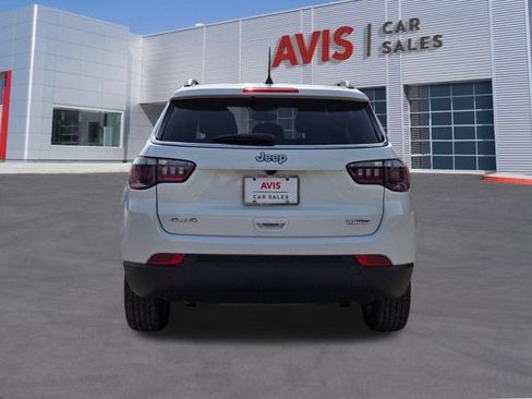 Used 2025 Jeep Compass Latitude w/ Sun & Sound Group AWD/4WD image 9
