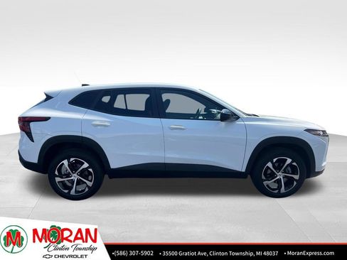 Used 2025 Chevrolet Trax RS w/ Driver Confidence Package FWD image 7