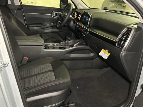 New 2026 Kia Sorento LX image 9
