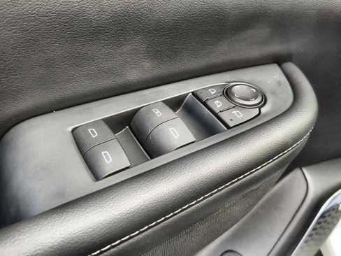 Used 2025 Buick Enclave Preferred w/ Power Package image 23