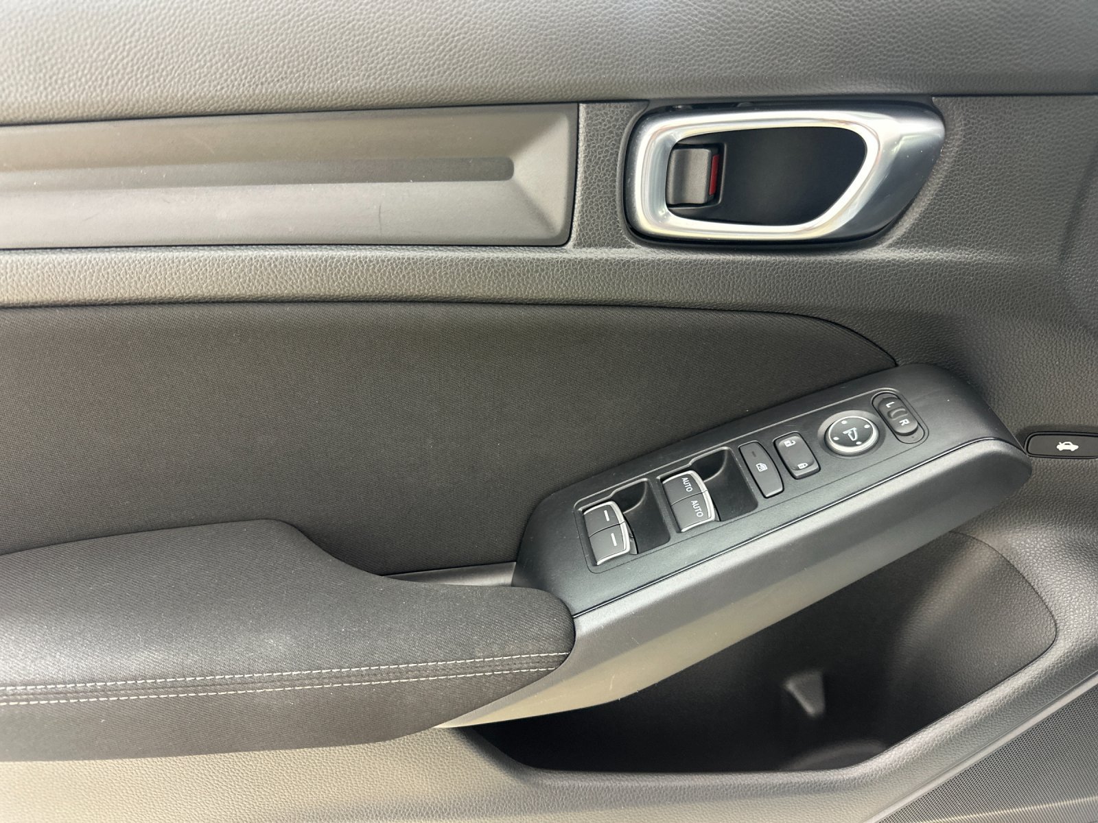 Used 2025 Honda Civic Sport image 11
