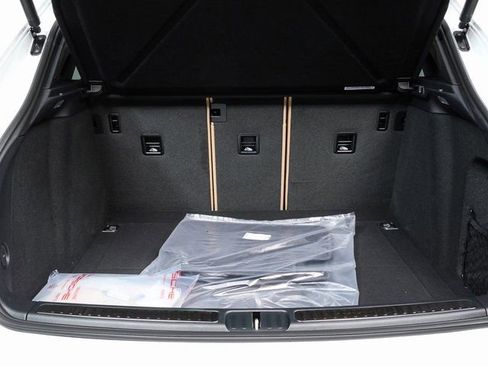 New 2026 Porsche Macan image 32