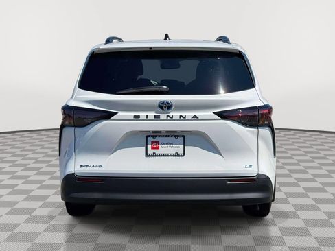 Used 2025 Toyota Sienna LE w/ LE Plus Package AWD/4WD image 6