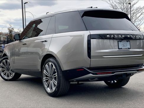 New 2026 Land Rover Range Rover SE image 12