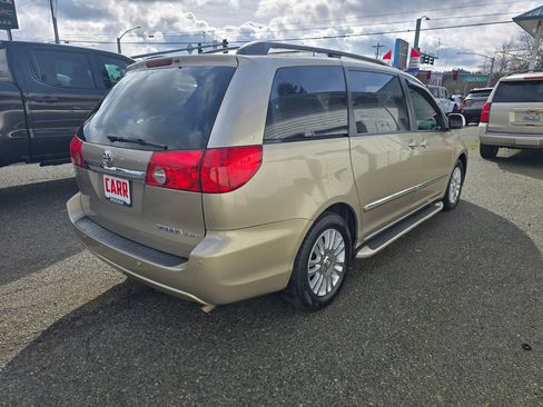 Used 2010 Toyota Sienna XLE image 39