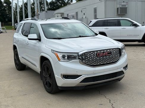 Used 2019 GMC Acadia Denali w/ Technology Package AWD/4WD image 4