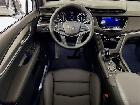 New 2025 Cadillac XT5 Luxury image 15