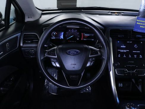 Used 2019 Ford Fusion SE image 18