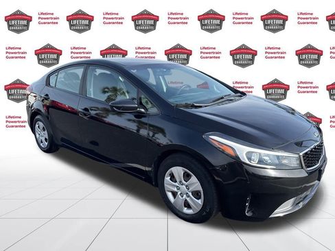 Used 2017 Kia Forte LX image 3