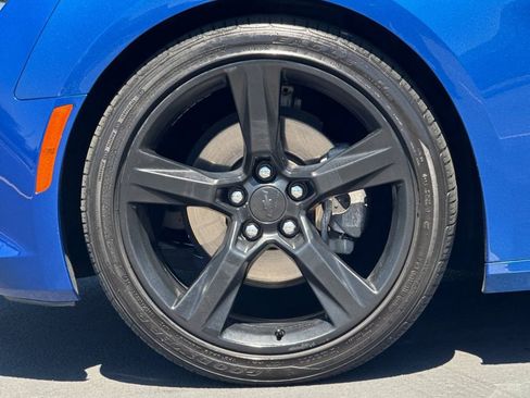 Used 2017 Chevrolet Camaro LT RWD image 33