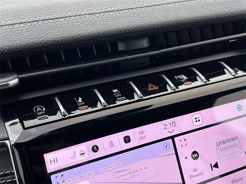 New 2025 Jeep Grand Cherokee L Limited w/ Luxury Tech Group II image 28